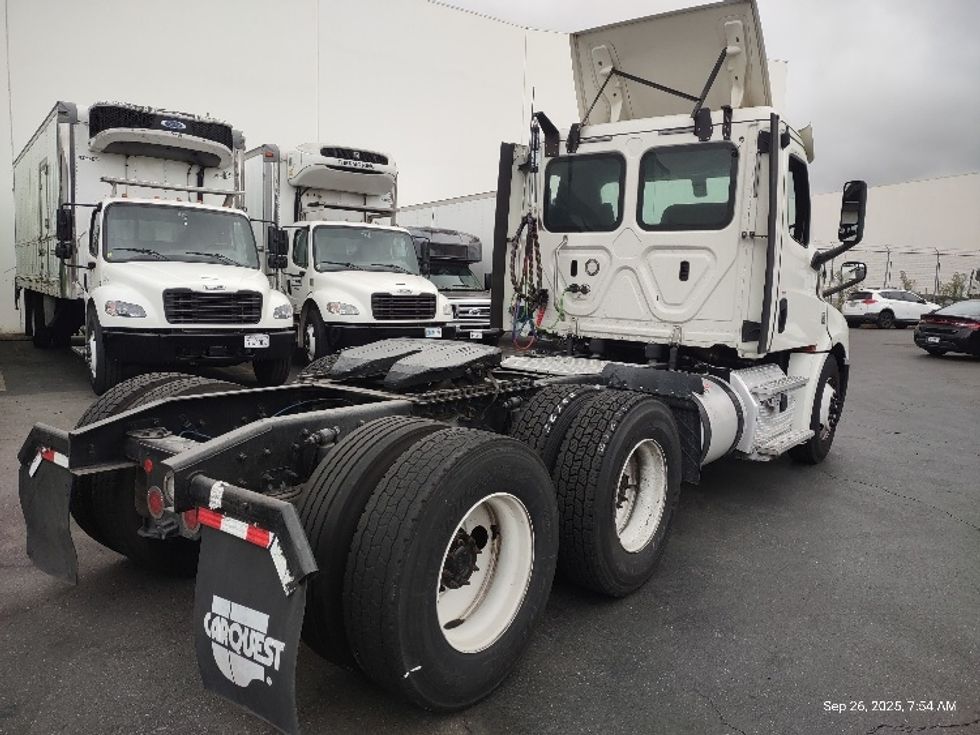 Day Cab Tractor-Heavy Duty Tractors-Freightliner-2018-T12664ST-Torrance-CA-443,874\n\t\tmiles-$ 40,750 - Image 7