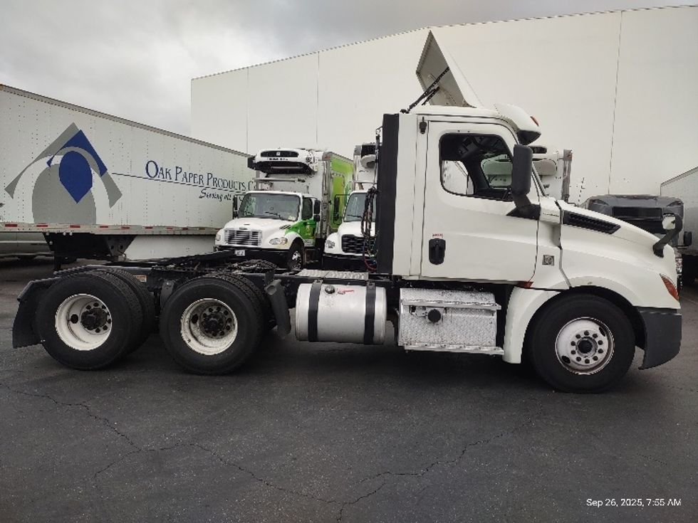 Day Cab Tractor-Heavy Duty Tractors-Freightliner-2018-T12664ST-Torrance-CA-443,874\n\t\tmiles-$ 40,750 - Image 8