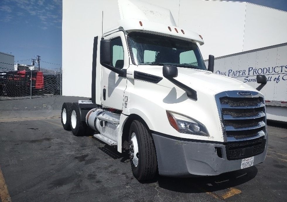 Day Cab Tractor-Heavy Duty Tractors-Freightliner-2018-T12664ST-Torrance-CA-443,896\n\t\tmiles-$ 40,750 - Image 1