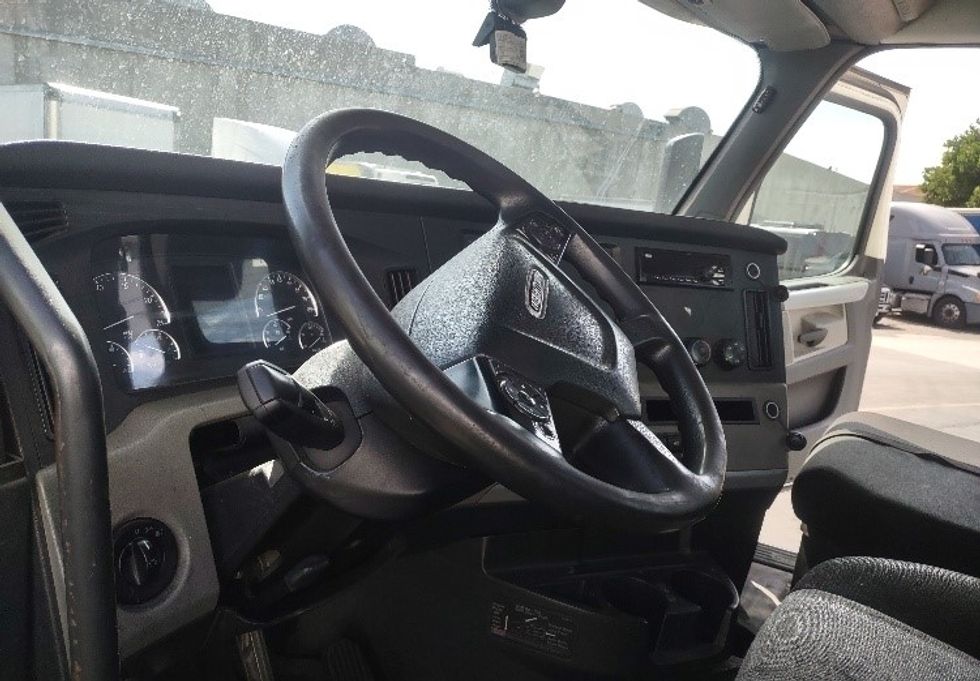 Day Cab Tractor-Heavy Duty Tractors-Freightliner-2018-T12664ST-Torrance-CA-443,896\n\t\tmiles-$ 40,750 - Image 10