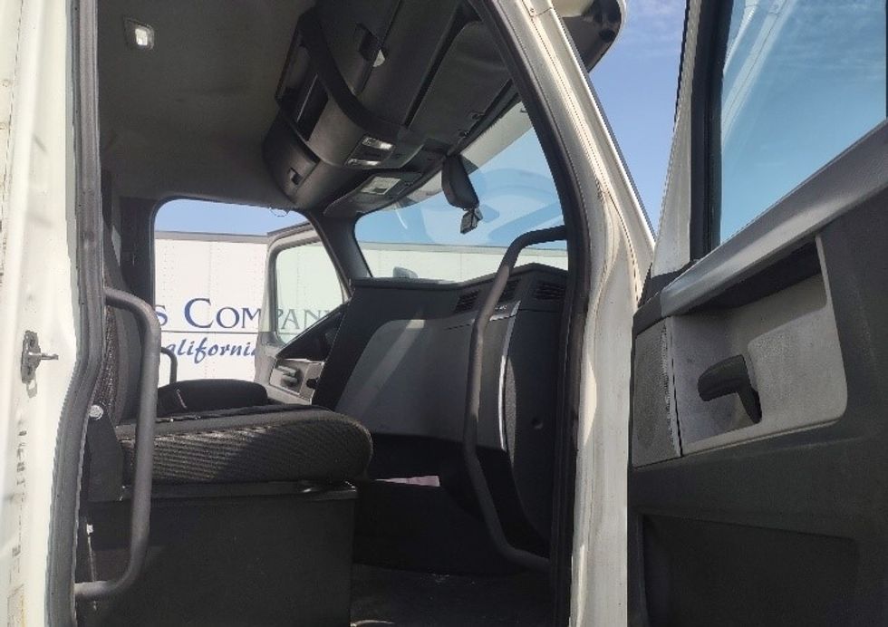 Day Cab Tractor-Heavy Duty Tractors-Freightliner-2018-T12664ST-Torrance-CA-443,896\n\t\tmiles-$ 40,750 - Image 12