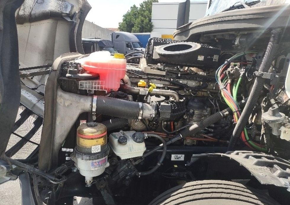 Day Cab Tractor-Heavy Duty Tractors-Freightliner-2018-T12664ST-Torrance-CA-443,896\n\t\tmiles-$ 40,750 - Image 16