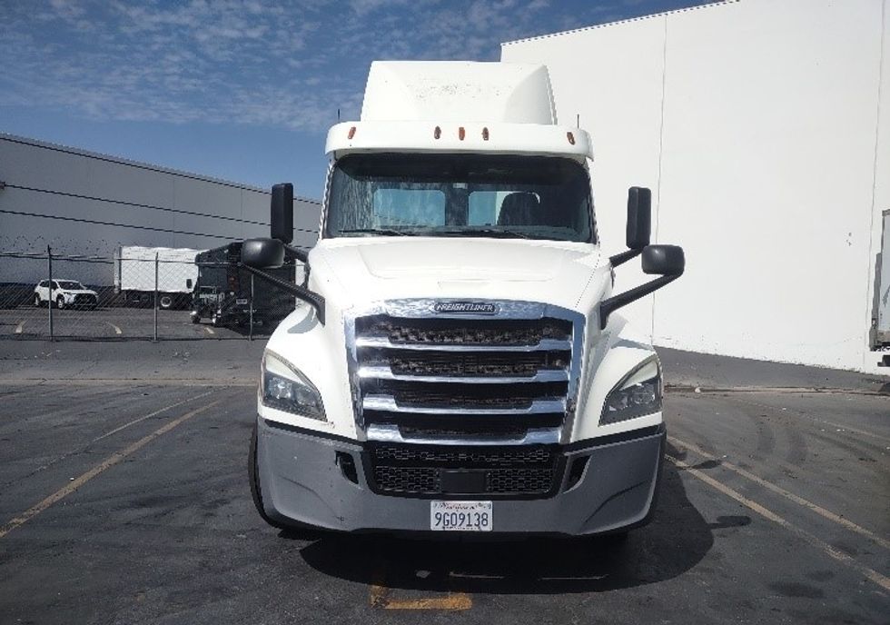 Day Cab Tractor-Heavy Duty Tractors-Freightliner-2018-T12664ST-Torrance-CA-443,896\n\t\tmiles-$ 40,750 - Image 2