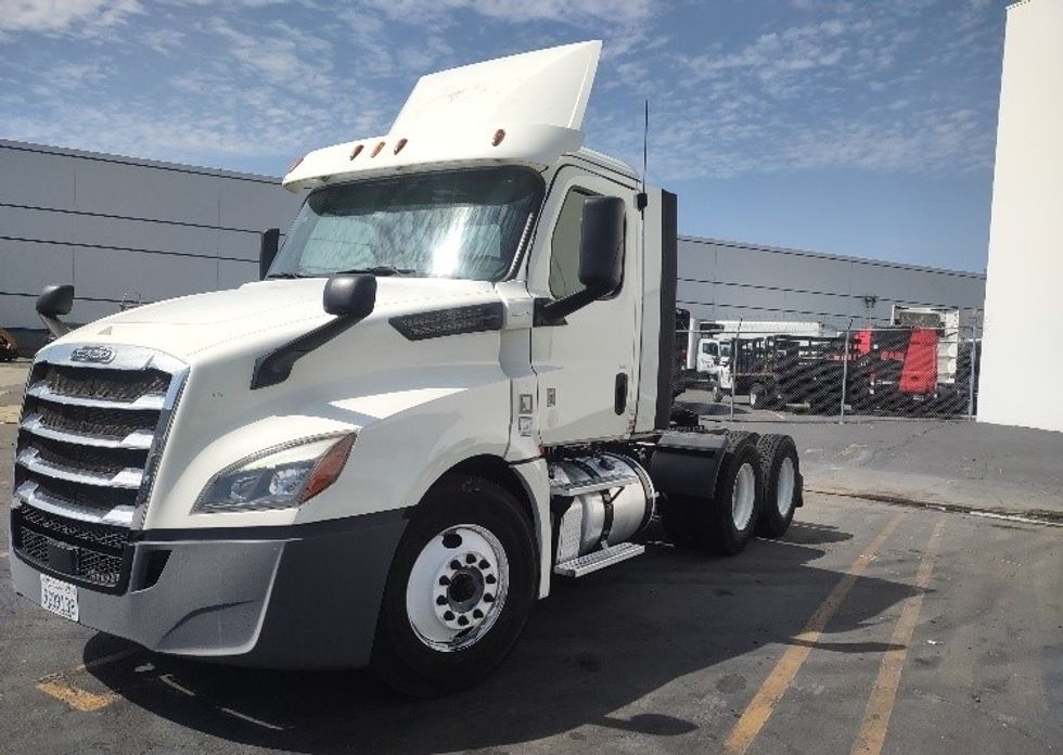 Day Cab Tractor-Heavy Duty Tractors-Freightliner-2018-T12664ST-Torrance-CA-443,896\n\t\tmiles-$ 40,750 - Image 3