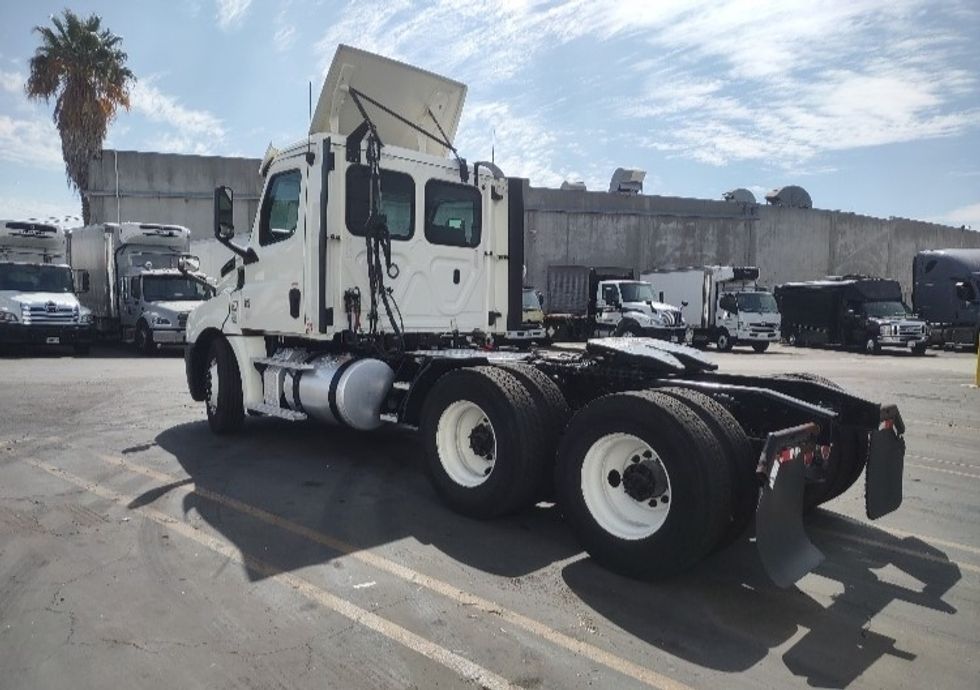 Day Cab Tractor-Heavy Duty Tractors-Freightliner-2018-T12664ST-Torrance-CA-443,896\n\t\tmiles-$ 40,750 - Image 5