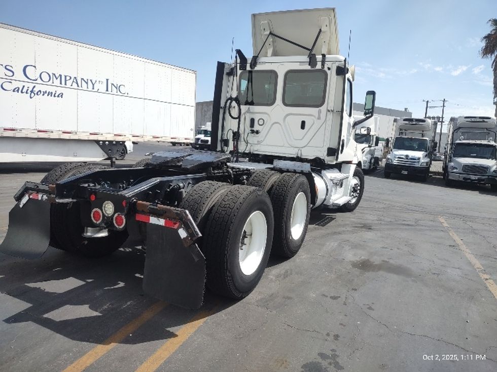 Day Cab Tractor-Heavy Duty Tractors-Freightliner-2018-T12664ST-Torrance-CA-443,896\n\t\tmiles-$ 40,750 - Image 7