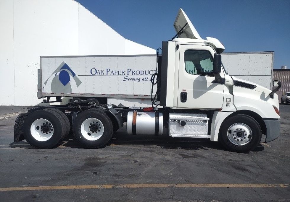 Day Cab Tractor-Heavy Duty Tractors-Freightliner-2018-T12664ST-Torrance-CA-443,896\n\t\tmiles-$ 40,750 - Image 8