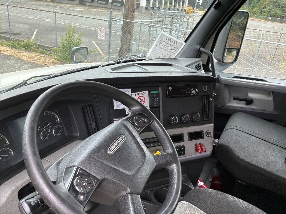 Day Cab Tractor-Heavy Duty Tractors-Freightliner-2018-T12664ST-Tukwila-WA-309,281\n\t\tmiles-$ 46,500 - Image 10