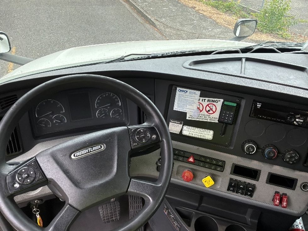 Day Cab Tractor-Heavy Duty Tractors-Freightliner-2018-T12664ST-Tukwila-WA-309,281\n\t\tmiles-$ 46,500 - Image 11