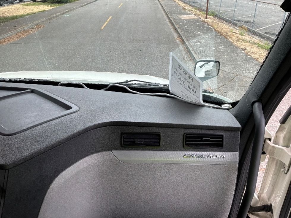 Day Cab Tractor-Heavy Duty Tractors-Freightliner-2018-T12664ST-Tukwila-WA-309,281\n\t\tmiles-$ 46,500 - Image 13