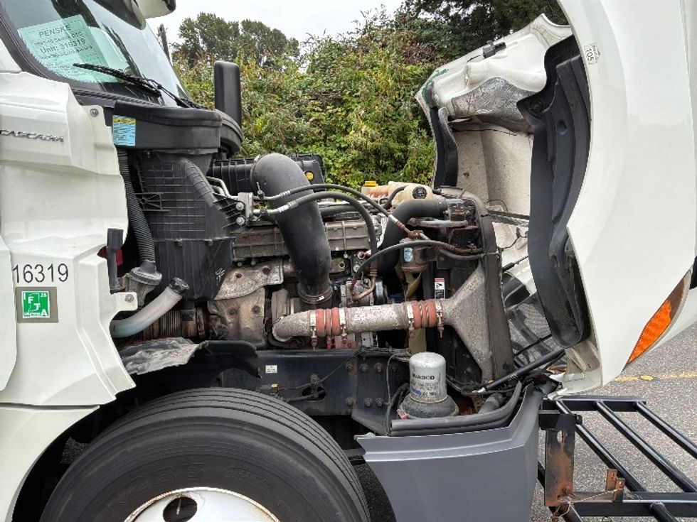 Day Cab Tractor-Heavy Duty Tractors-Freightliner-2018-T12664ST-Tukwila-WA-309,281\n\t\tmiles-$ 46,500 - Image 15