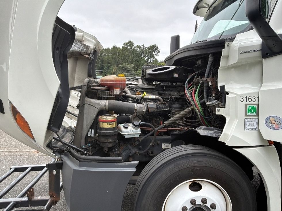 Day Cab Tractor-Heavy Duty Tractors-Freightliner-2018-T12664ST-Tukwila-WA-309,281\n\t\tmiles-$ 46,500 - Image 16