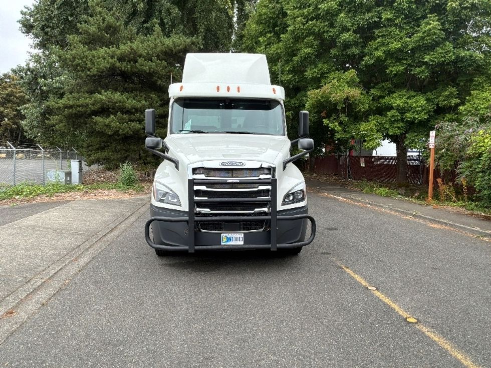 Day Cab Tractor-Heavy Duty Tractors-Freightliner-2018-T12664ST-Tukwila-WA-309,281\n\t\tmiles-$ 46,500 - Image 2