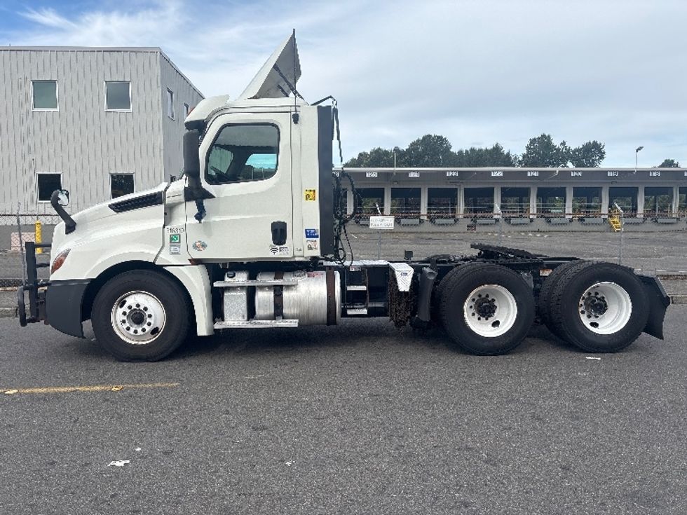 Day Cab Tractor-Heavy Duty Tractors-Freightliner-2018-T12664ST-Tukwila-WA-309,281\n\t\tmiles-$ 46,500 - Image 4