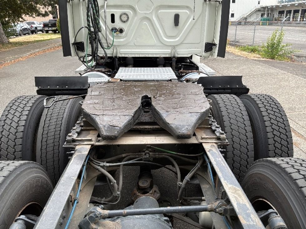 Day Cab Tractor-Heavy Duty Tractors-Freightliner-2018-T12664ST-Tukwila-WA-309,281\n\t\tmiles-$ 46,500 - Image 6