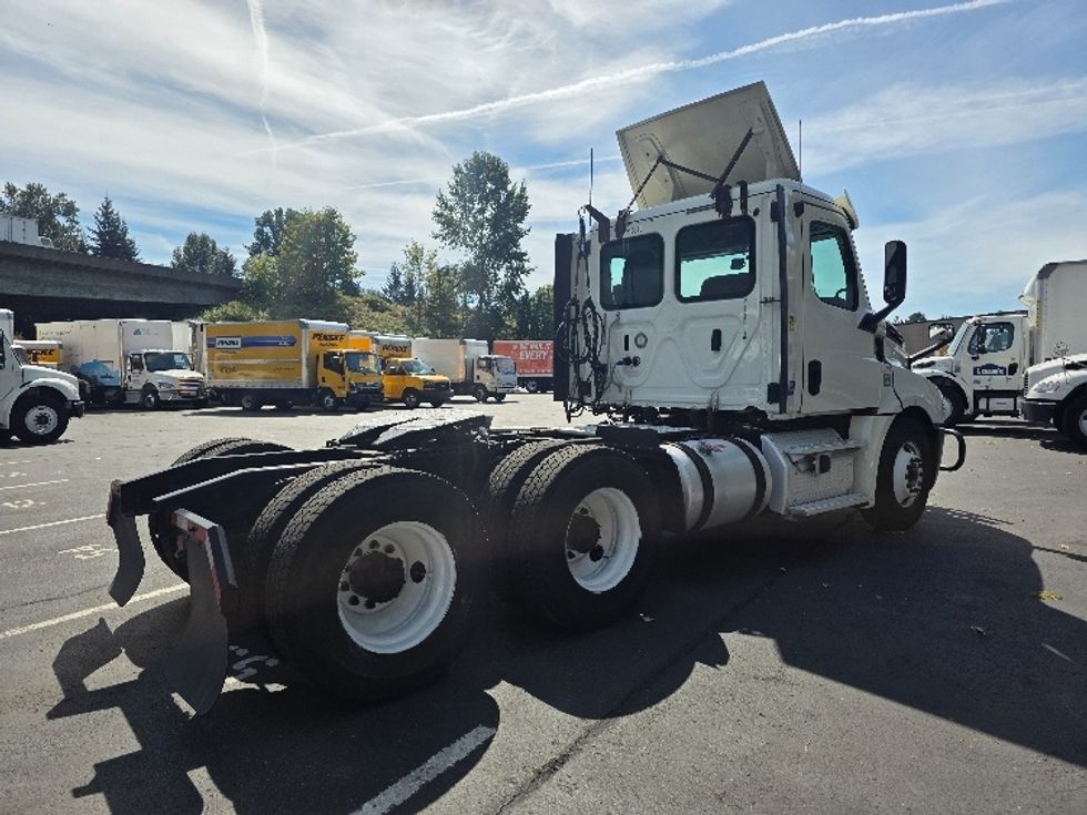 Day Cab Tractor-Heavy Duty Tractors-Freightliner-2018-T12664ST-Tukwila-WA-309,281\n\t\tmiles-$ 46,500 - Image 7