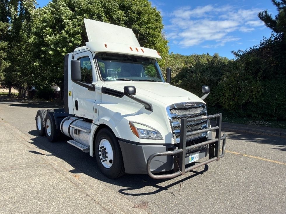 Day Cab Tractor-Heavy Duty Tractors-Freightliner-2018-T12664ST-Tukwila-WA-445,712\n\t\tmiles-$ 40,250 - Image 1
