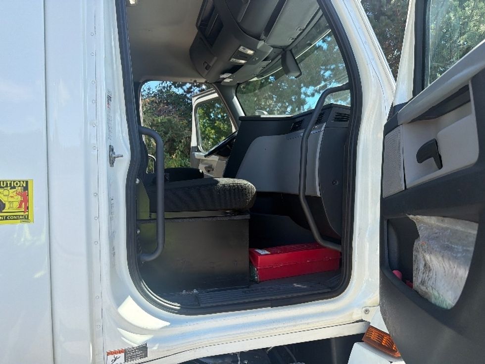 Day Cab Tractor-Heavy Duty Tractors-Freightliner-2018-T12664ST-Tukwila-WA-445,712\n\t\tmiles-$ 40,250 - Image 12