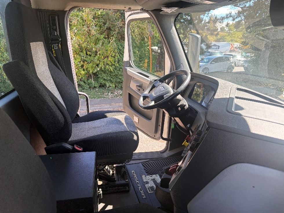 Day Cab Tractor-Heavy Duty Tractors-Freightliner-2018-T12664ST-Tukwila-WA-445,712\n\t\tmiles-$ 40,250 - Image 14