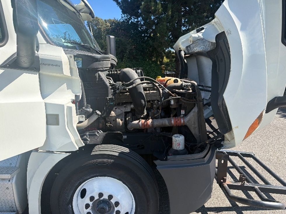 Day Cab Tractor-Heavy Duty Tractors-Freightliner-2018-T12664ST-Tukwila-WA-445,712\n\t\tmiles-$ 40,250 - Image 15