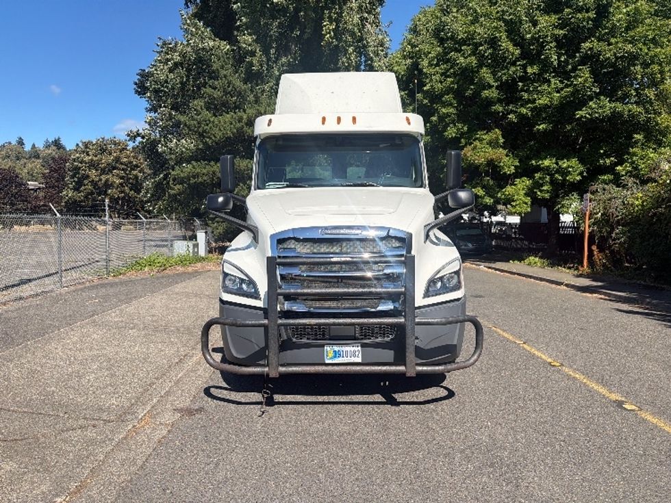 Day Cab Tractor-Heavy Duty Tractors-Freightliner-2018-T12664ST-Tukwila-WA-445,712\n\t\tmiles-$ 40,250 - Image 2
