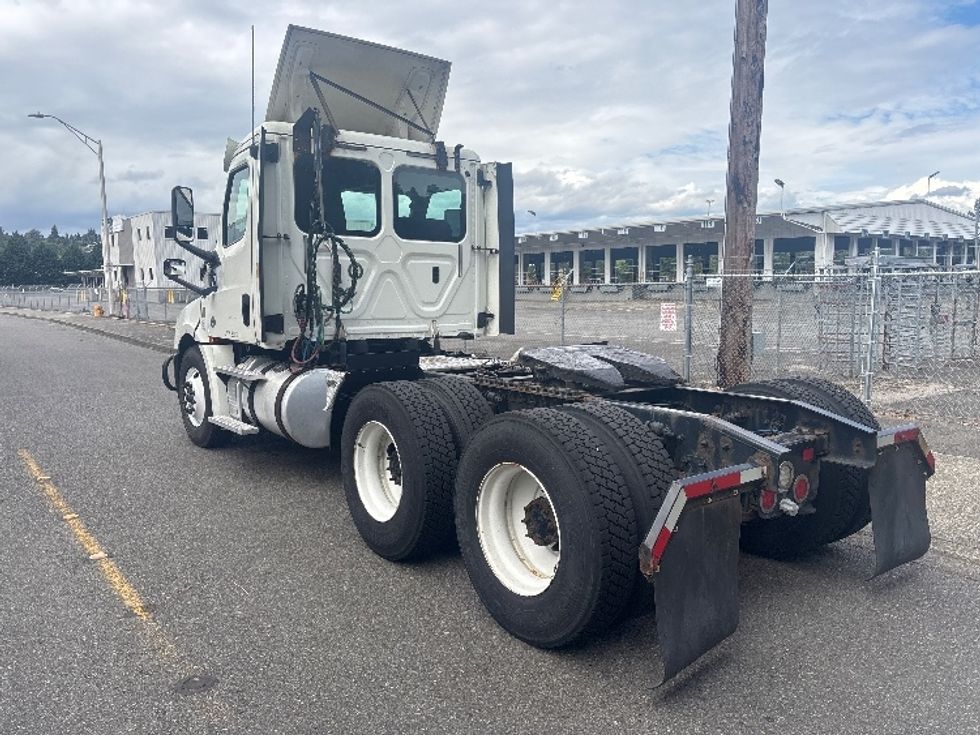 Day Cab Tractor-Heavy Duty Tractors-Freightliner-2018-T12664ST-Tukwila-WA-445,712\n\t\tmiles-$ 40,250 - Image 5