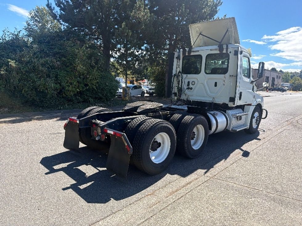 Day Cab Tractor-Heavy Duty Tractors-Freightliner-2018-T12664ST-Tukwila-WA-445,712\n\t\tmiles-$ 40,250 - Image 7