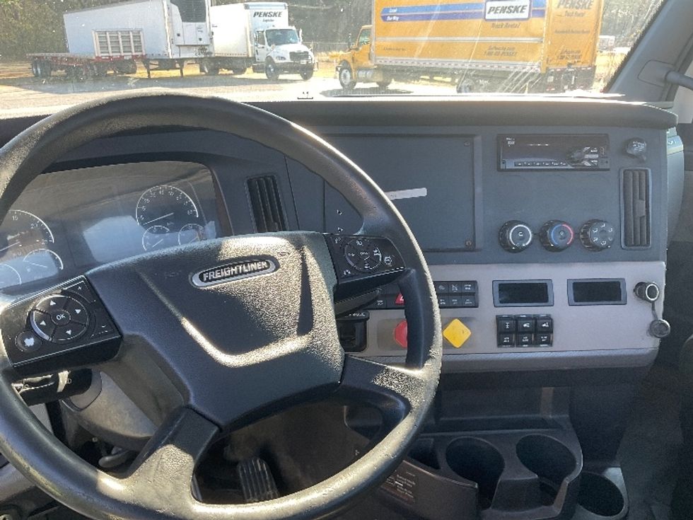 Day Cab Tractor-Heavy Duty Tractors-Freightliner-2018-T12664ST-Tuscaloosa-AL-436,454\n\t\tmiles-$ 45,500 - Image 11