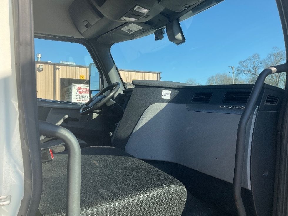 Day Cab Tractor-Heavy Duty Tractors-Freightliner-2018-T12664ST-Tuscaloosa-AL-436,454\n\t\tmiles-$ 45,500 - Image 14