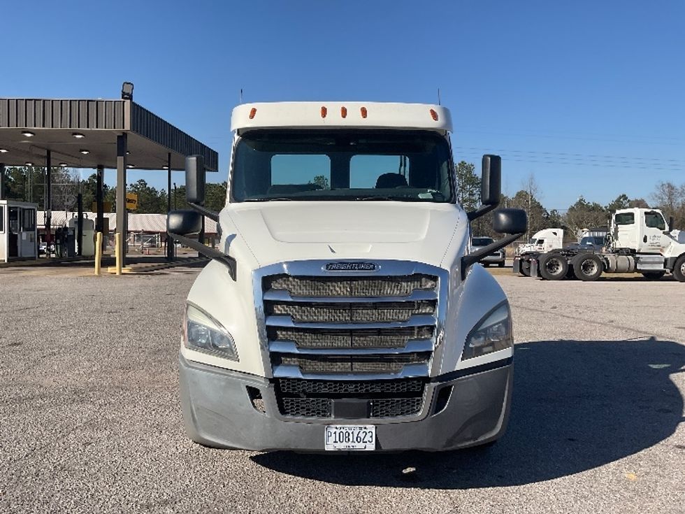 Day Cab Tractor-Heavy Duty Tractors-Freightliner-2018-T12664ST-Tuscaloosa-AL-436,454\n\t\tmiles-$ 45,500 - Image 2