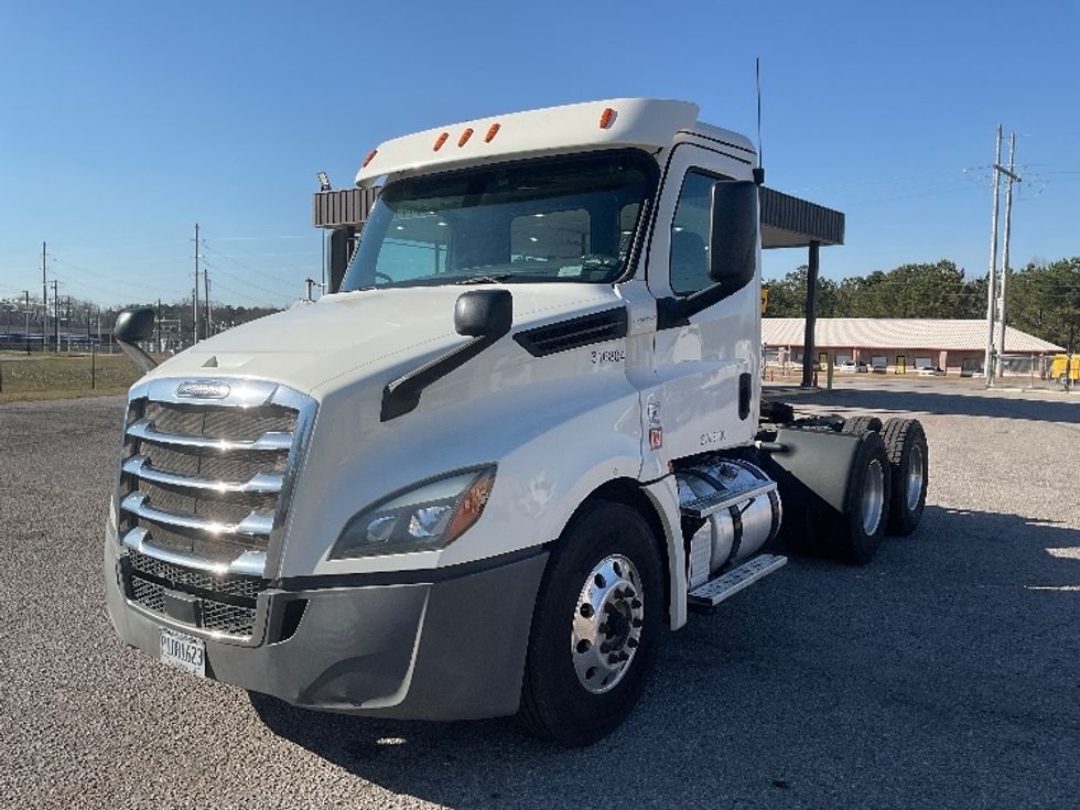 Day Cab Tractor-Heavy Duty Tractors-Freightliner-2018-T12664ST-Tuscaloosa-AL-436,454\n\t\tmiles-$ 45,500 - Image 3