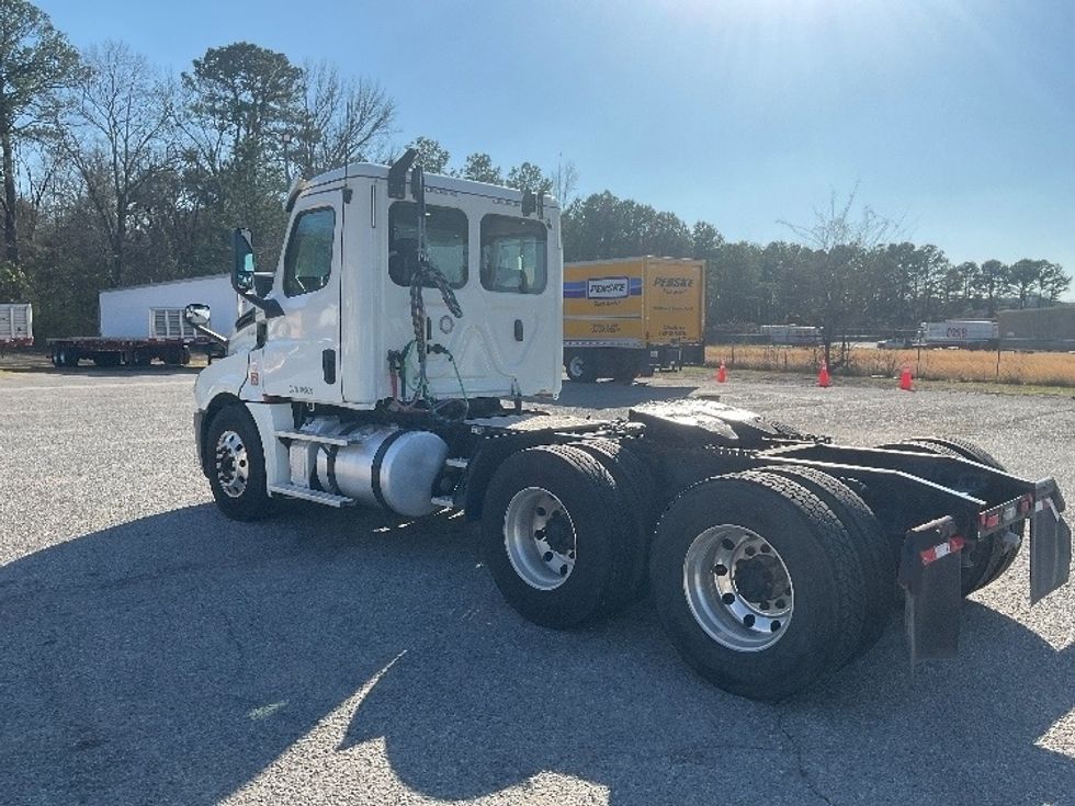 Day Cab Tractor-Heavy Duty Tractors-Freightliner-2018-T12664ST-Tuscaloosa-AL-436,454\n\t\tmiles-$ 45,500 - Image 5