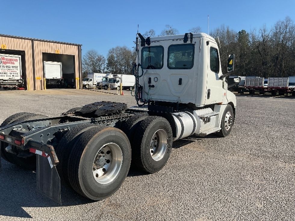 Day Cab Tractor-Heavy Duty Tractors-Freightliner-2018-T12664ST-Tuscaloosa-AL-436,454\n\t\tmiles-$ 45,500 - Image 7