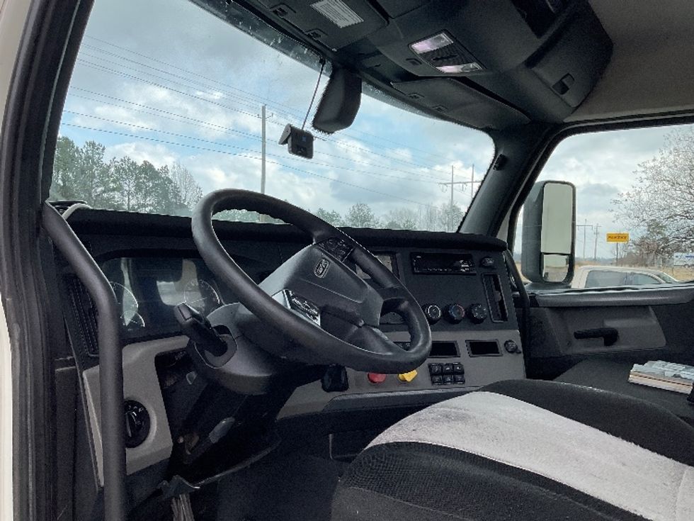 Day Cab Tractor-Heavy Duty Tractors-Freightliner-2018-T12664ST-Tuscaloosa-AL-502,932\n\t\tmiles-$ 44,500 - Image 10