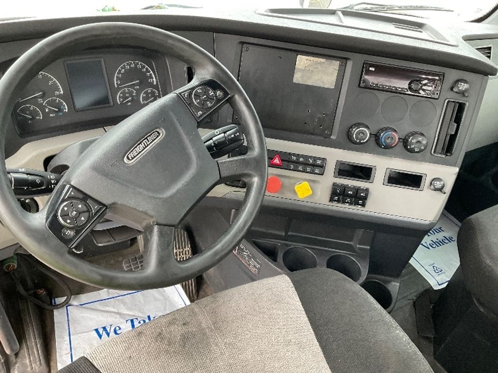 Day Cab Tractor-Heavy Duty Tractors-Freightliner-2018-T12664ST-Tuscaloosa-AL-502,932\n\t\tmiles-$ 44,500 - Image 11