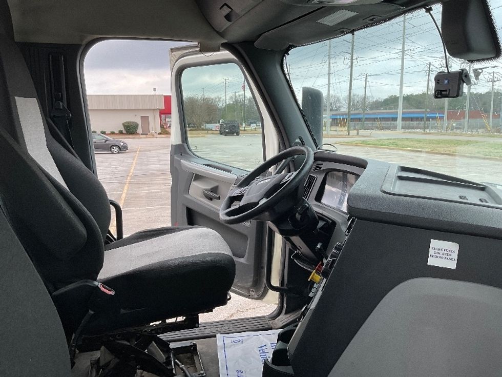 Day Cab Tractor-Heavy Duty Tractors-Freightliner-2018-T12664ST-Tuscaloosa-AL-502,932\n\t\tmiles-$ 44,500 - Image 14