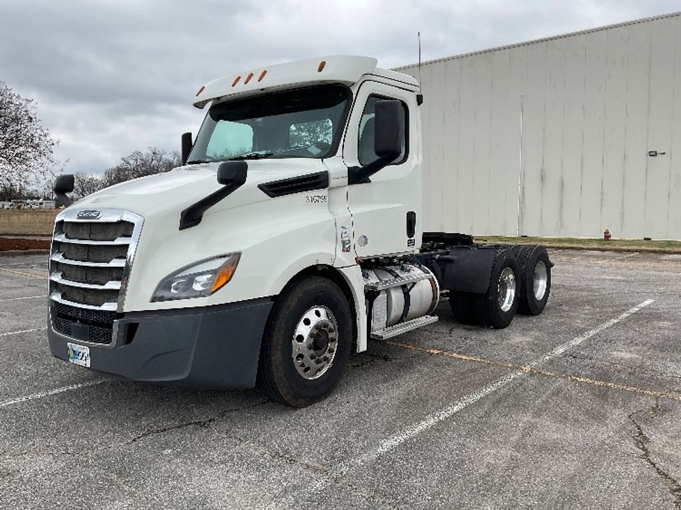 Day Cab Tractor-Heavy Duty Tractors-Freightliner-2018-T12664ST-Tuscaloosa-AL-502,932\n\t\tmiles-$ 44,500 - Image 3