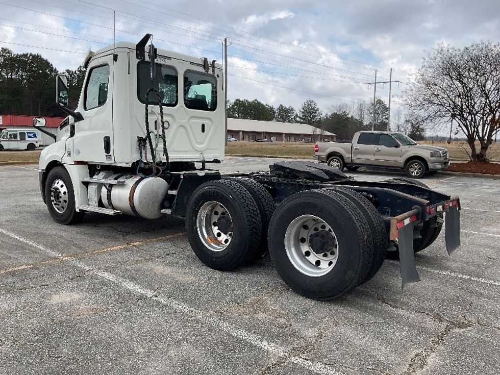 Day Cab Tractor-Heavy Duty Tractors-Freightliner-2018-T12664ST-Tuscaloosa-AL-502,932\n\t\tmiles-$ 44,500 - Image 5