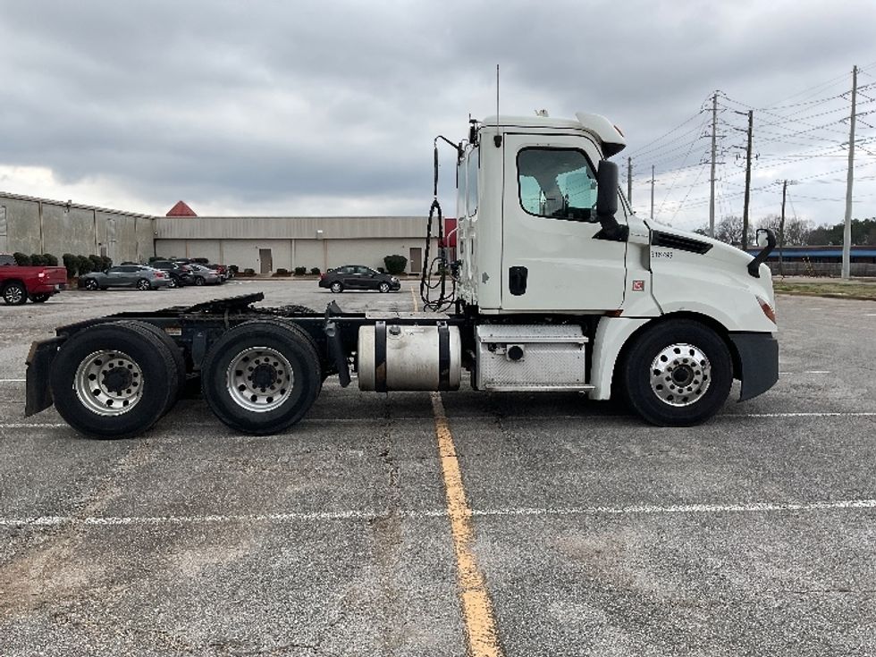 Day Cab Tractor-Heavy Duty Tractors-Freightliner-2018-T12664ST-Tuscaloosa-AL-502,932\n\t\tmiles-$ 44,500 - Image 8
