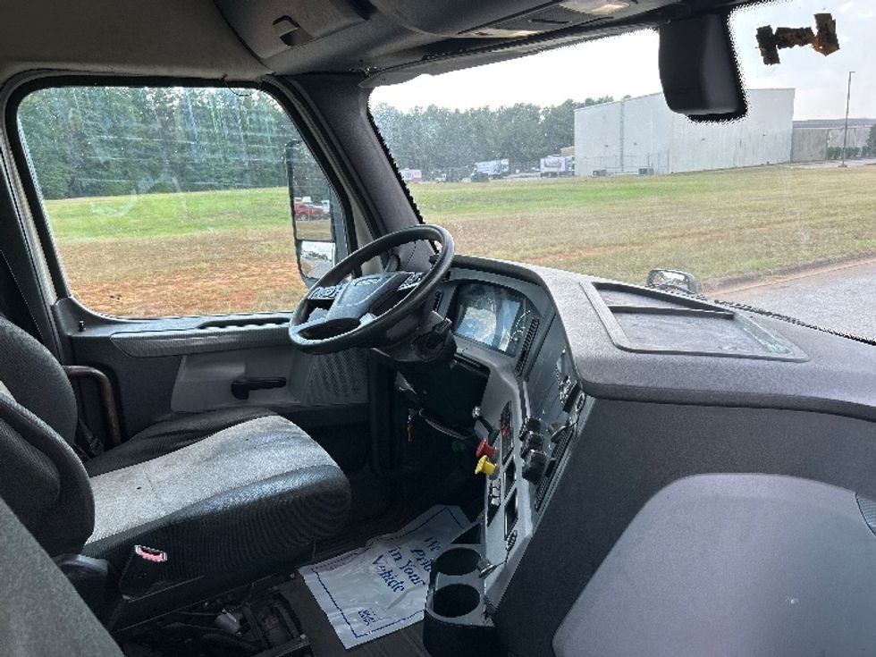 Day Cab Tractor-Heavy Duty Tractors-Freightliner-2018-T12664ST-Tuscaloosa-AL-521,875\n\t\tmiles-$ 36,000 - Image 13