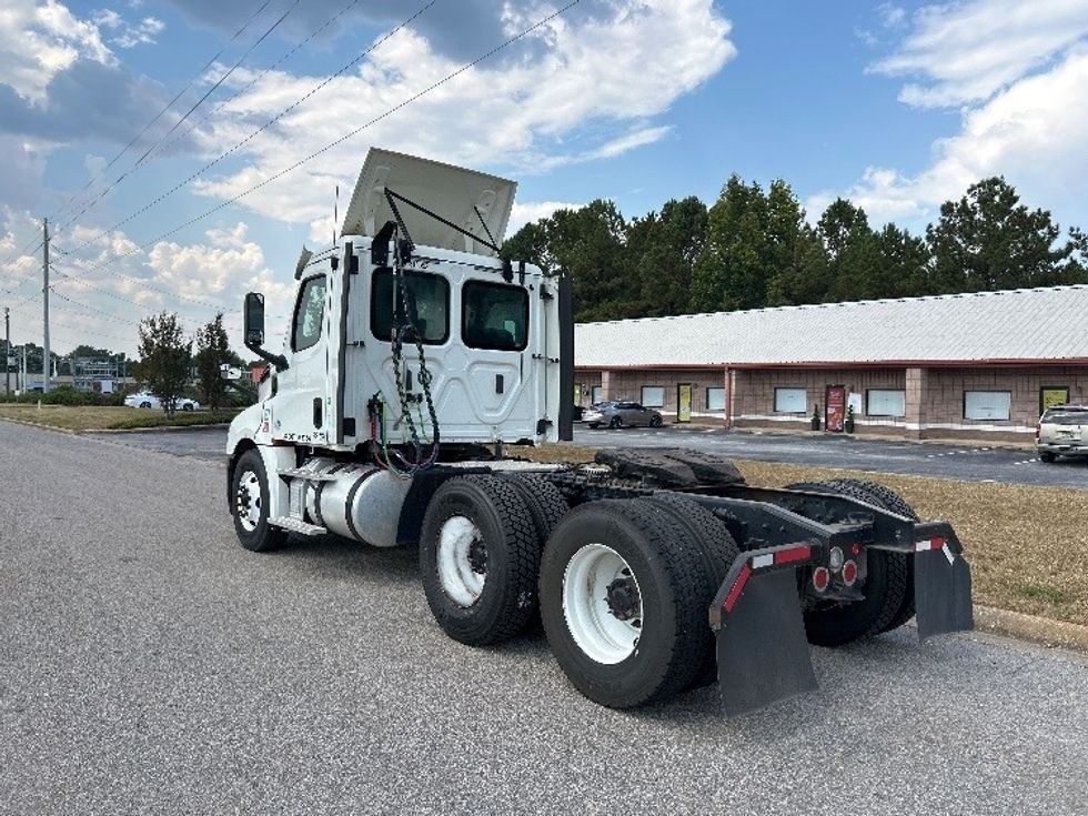 Day Cab Tractor-Heavy Duty Tractors-Freightliner-2018-T12664ST-Tuscaloosa-AL-521,875\n\t\tmiles-$ 36,000 - Image 16
