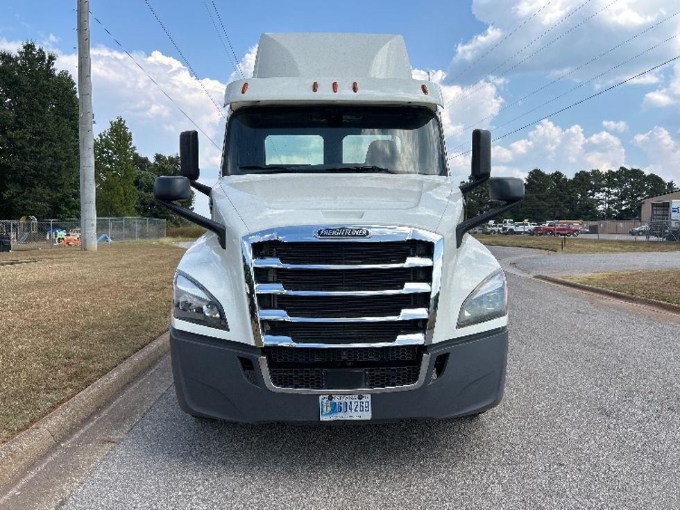 Day Cab Tractor-Heavy Duty Tractors-Freightliner-2018-T12664ST-Tuscaloosa-AL-521,875\n\t\tmiles-$ 36,000 - Image 2