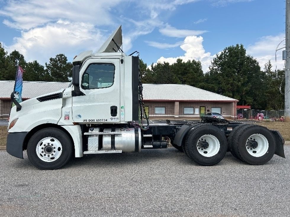 Day Cab Tractor-Heavy Duty Tractors-Freightliner-2018-T12664ST-Tuscaloosa-AL-521,875\n\t\tmiles-$ 36,000 - Image 4