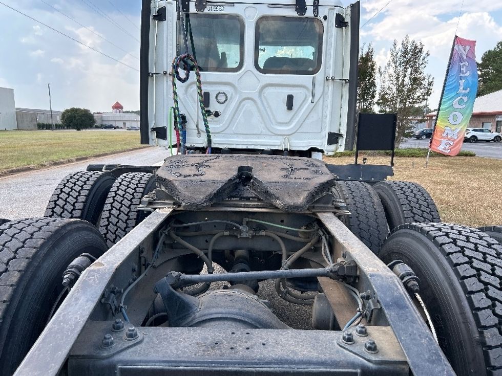 Day Cab Tractor-Heavy Duty Tractors-Freightliner-2018-T12664ST-Tuscaloosa-AL-521,875\n\t\tmiles-$ 36,000 - Image 5