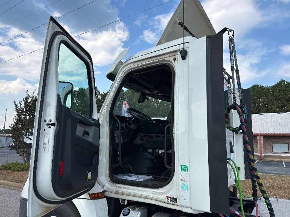 Day Cab Tractor-Heavy Duty Tractors-Freightliner-2018-T12664ST-Tuscaloosa-AL-521,875\n\t\tmiles-$ 36,000 - Image 8