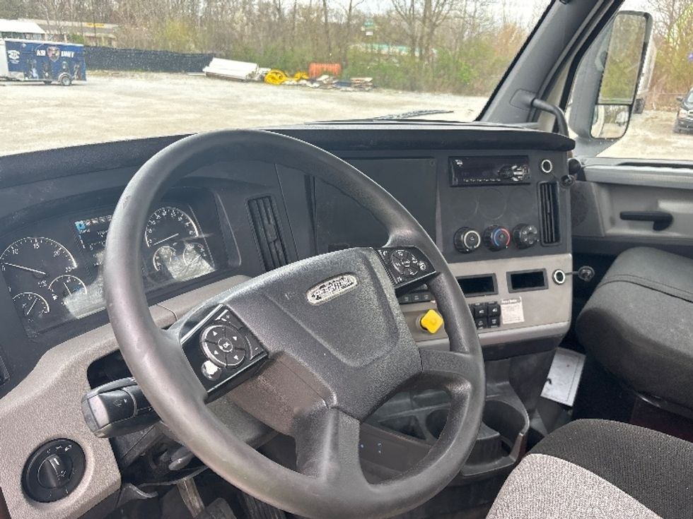 Day Cab Tractor-Heavy Duty Tractors-Freightliner-2018-T12664ST-Valparaiso-IN-661,064\n\t\tmiles-$ 26,000 - Image 10