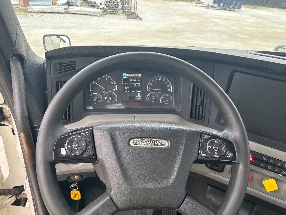 Day Cab Tractor-Heavy Duty Tractors-Freightliner-2018-T12664ST-Valparaiso-IN-661,064\n\t\tmiles-$ 26,000 - Image 11
