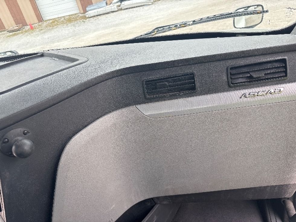 Day Cab Tractor-Heavy Duty Tractors-Freightliner-2018-T12664ST-Valparaiso-IN-661,064\n\t\tmiles-$ 26,000 - Image 13