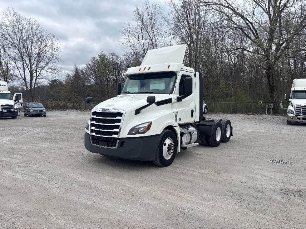 Day Cab Tractor-Heavy Duty Tractors-Freightliner-2018-T12664ST-Valparaiso-IN-661,064\n\t\tmiles-$ 26,000 - Image 3