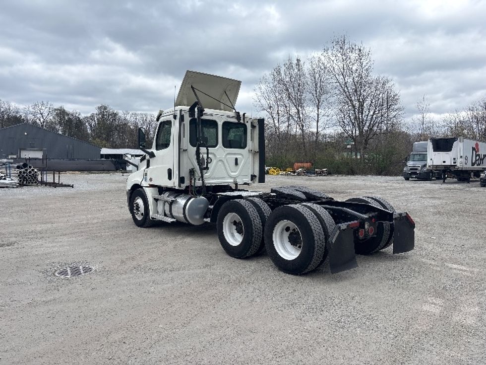 Day Cab Tractor-Heavy Duty Tractors-Freightliner-2018-T12664ST-Valparaiso-IN-661,064\n\t\tmiles-$ 26,000 - Image 5